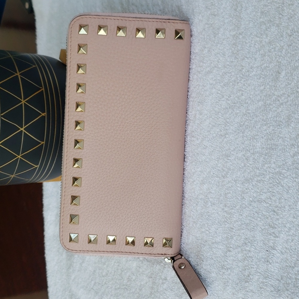 Valentino Garavani Rock stud zippy wallet 🔥 💕 - Picture 15 of 16